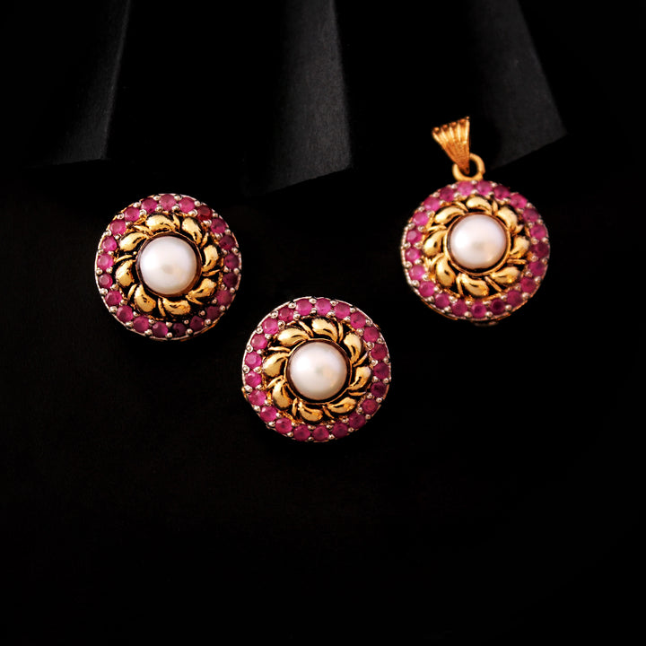Locket Set in Pearls and Chetum (6240006045879)