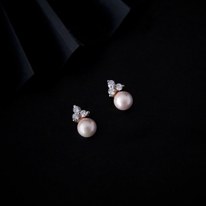 Small Studs in pearls (6239996215479)