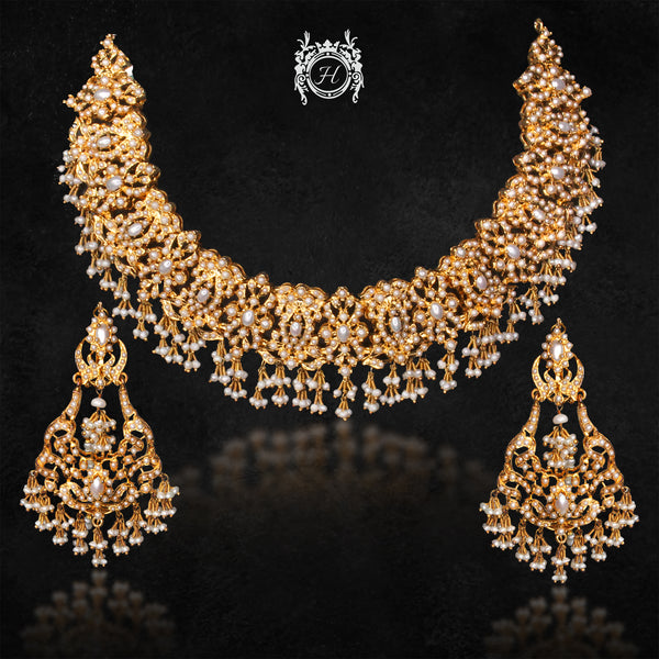 Necklace Set in Pearls