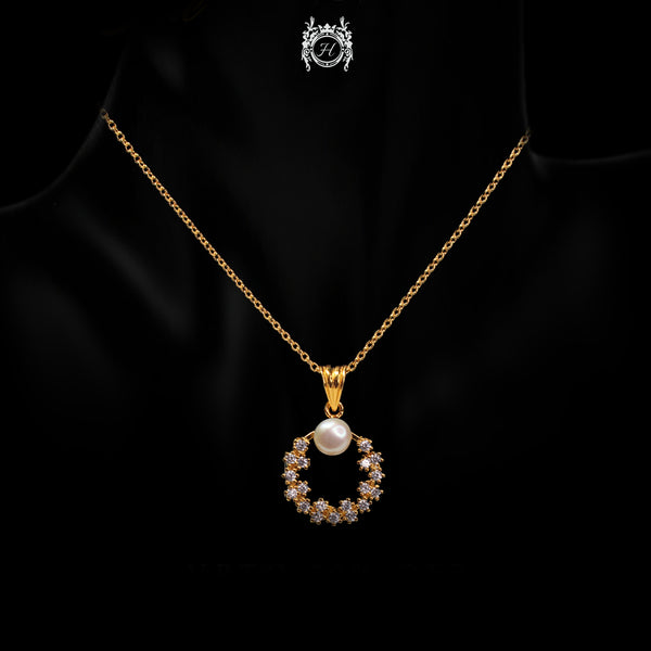 Pendant in Pearls and Cubic Zircons