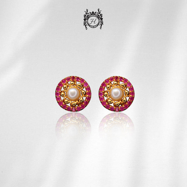 Tops in Chetum and Pearls