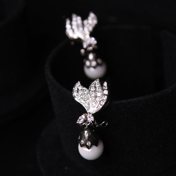Earrings in Pearls and Zircons (6981366284471)