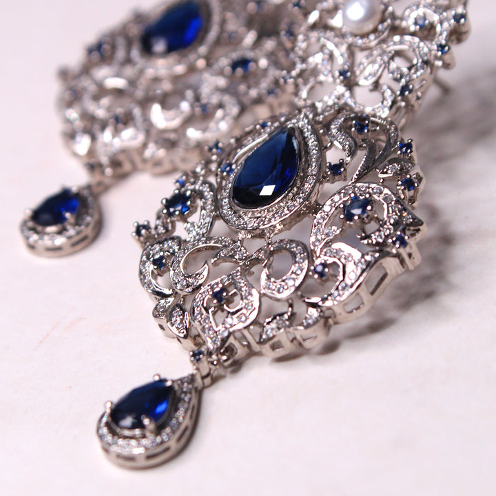 Earrings in Blue Onyx and Pearls (6981376966839)