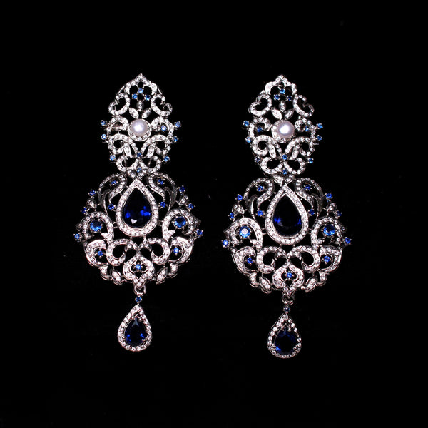 Earrings in Blue Onyx and Pearls (6981376966839)