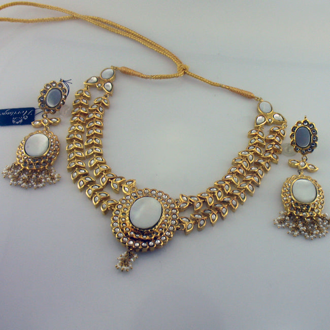 Necklace set in mother of pearls-0 (6239929401527)